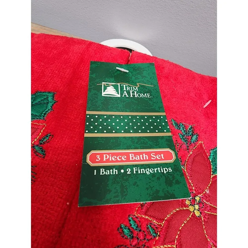 VTG Red Holiday Poinsettia Decorative Bathroom Set Bath Towel & Two Hand Towels